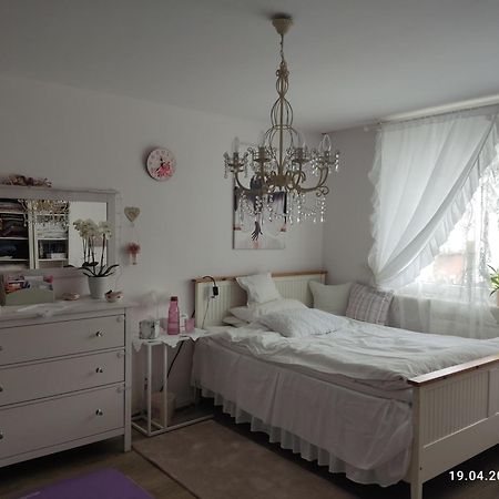 Romantischer Traum, Zimmer Mit Tv Inkl Netflix Super Late Check In Moeglich Bielefeld Ngoại thất bức ảnh