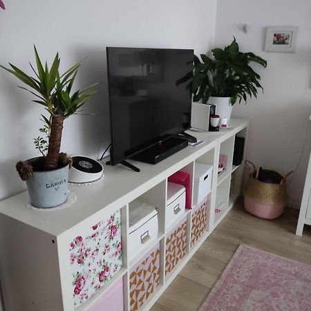 Romantischer Traum, Zimmer Mit Tv Inkl Netflix Super Late Check In Moeglich Bielefeld Ngoại thất bức ảnh