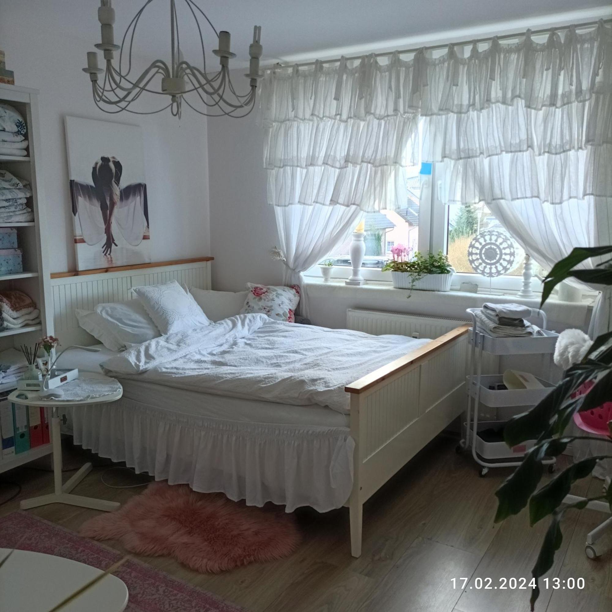Romantischer Traum, Zimmer Mit Tv Inkl Netflix Super Late Check In Moeglich Bielefeld Ngoại thất bức ảnh